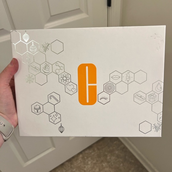 Clinique Absolutely Happy Set in Vibrant Orange - Picture 2 of 5